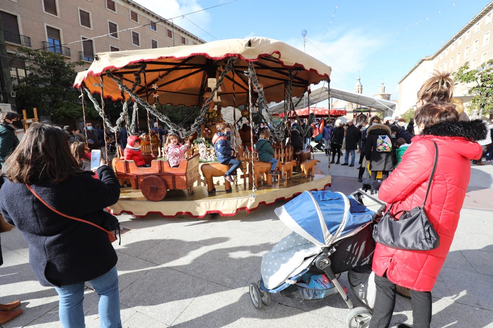 La Navidad se vive en la plaza del Pilar