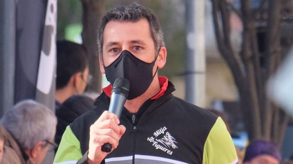 El figuerenc en plena direcció de cursa de la Mitja Marató