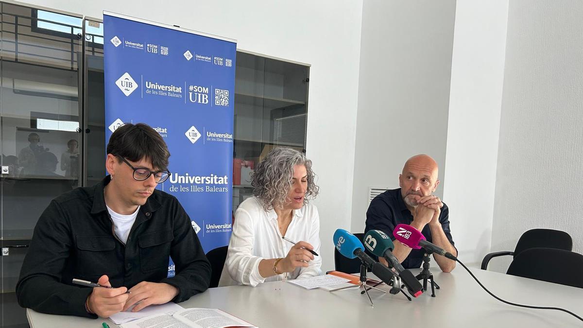 Ivan Solivellas, Carme Pinya y Llorenç Gelabert este martes en la UIB durante la presentación del informe.