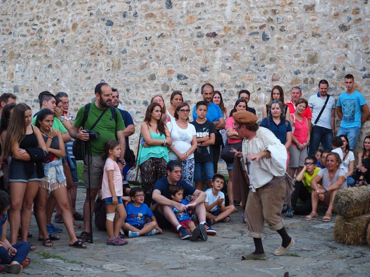 La Memoria de la Piedra permite recorrer el patrimonio desde dentro, escuchar sus ecos, reír, participar y mirar la fortaleza con otros ojos.