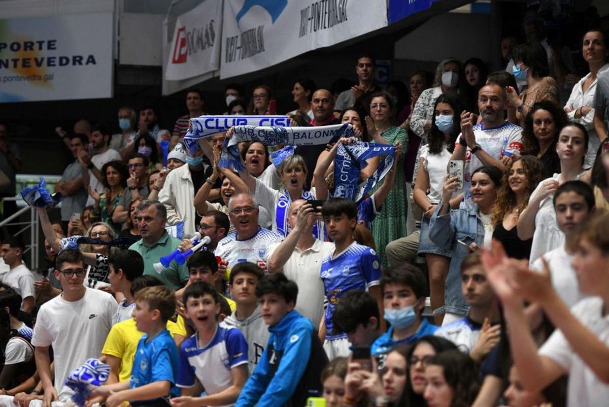 Ambiente en el pabellón Municipal. | // GUSTAVO SANTOS