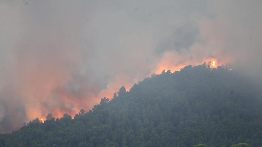 El secreto detrás de las llamas voladoras en los incendios de sexta generación