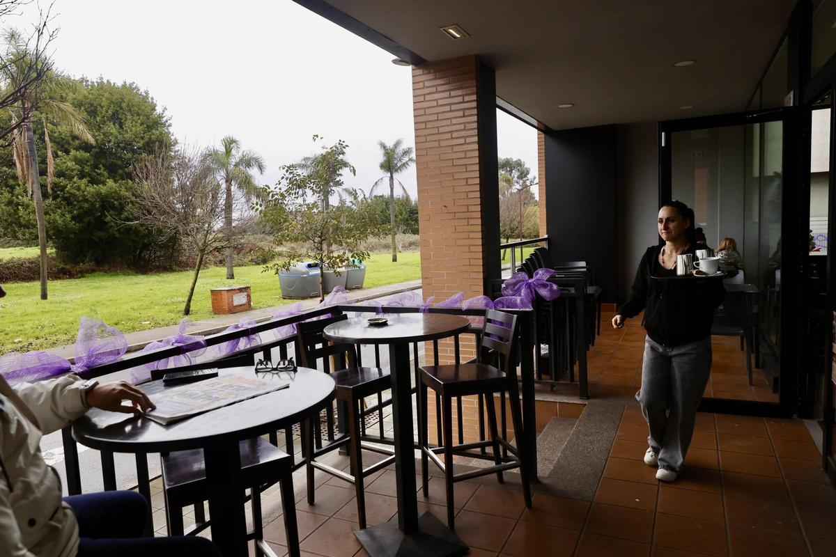Vanessa Fernández, en su establecimiento, en la avenida del Lauredal.