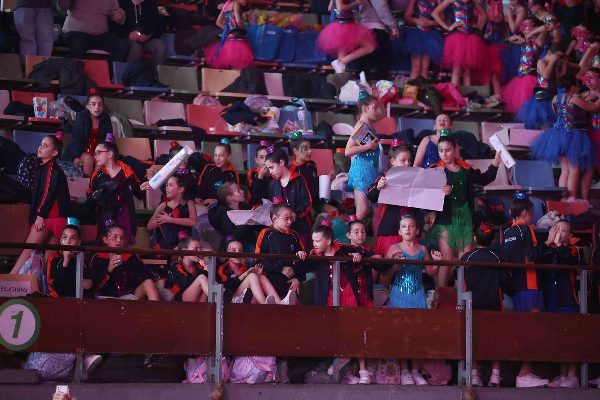 El Festival Intercentros 2026 llenó de colorido y solidaridad el Coliseum