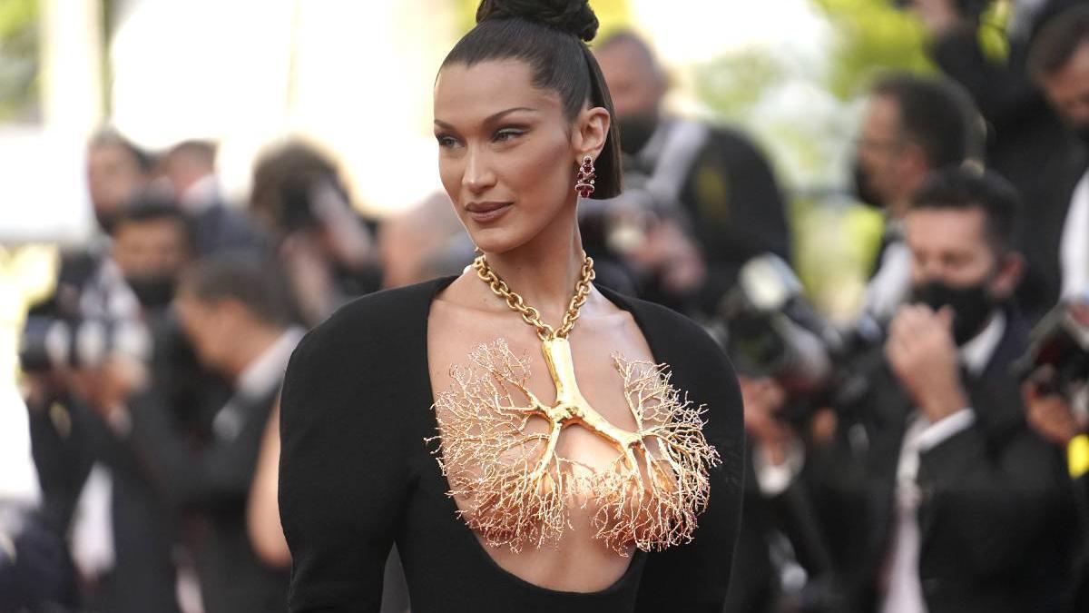 Bella Hadid impacta con su look en el Festival de cine de Cannes