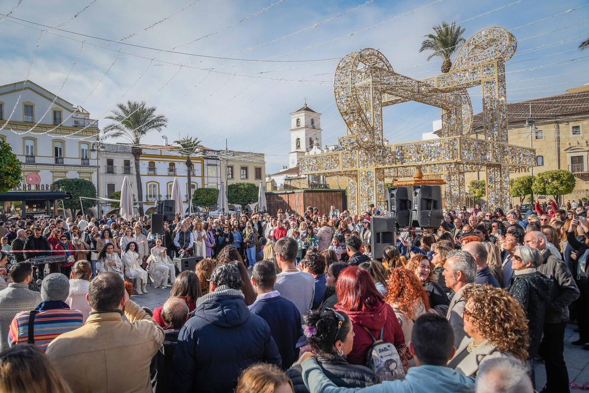 La capital extremeña vive un sábado lleno de magia, arte y tradición.