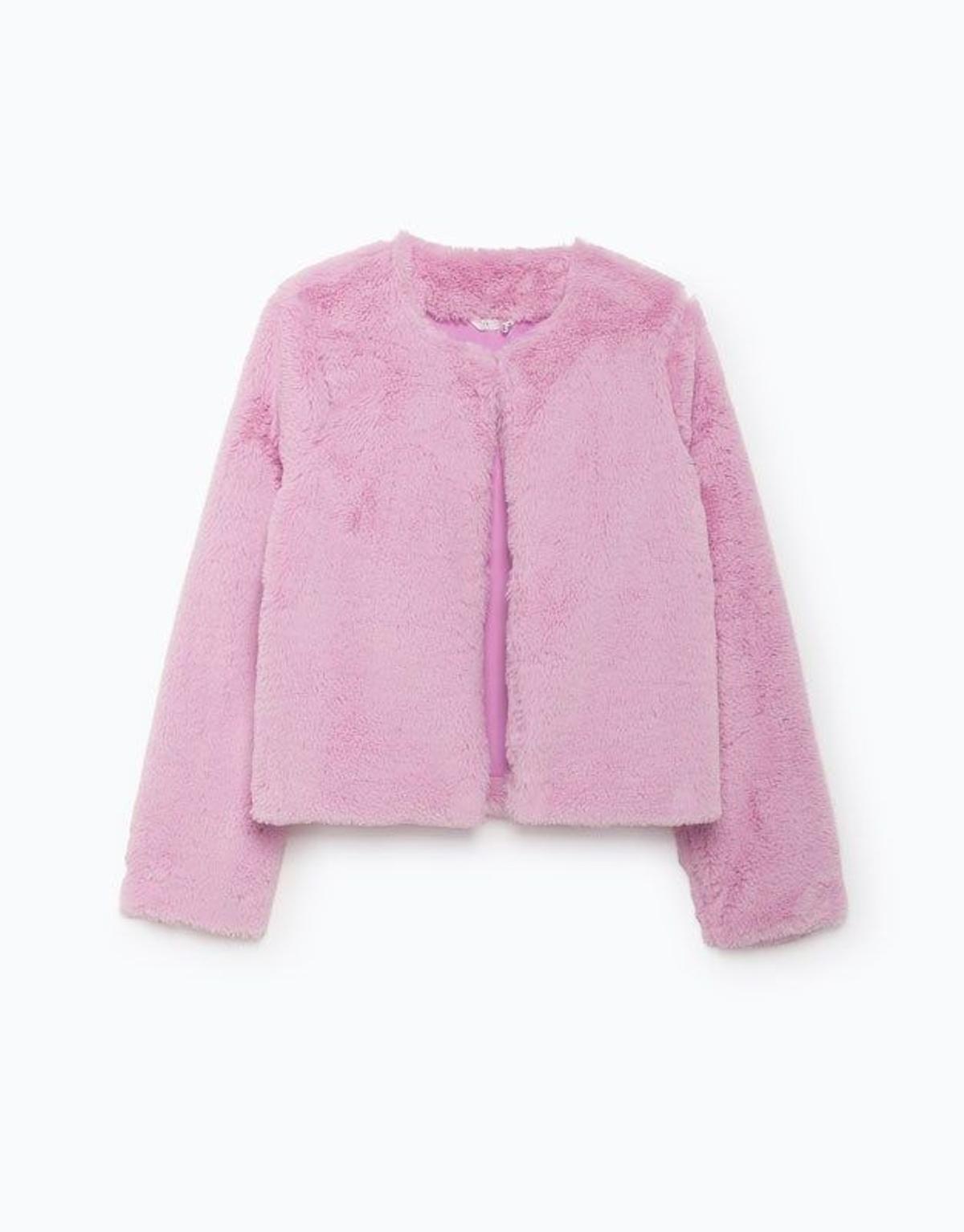 Este invierno querrás un abrigo de pelo rosa