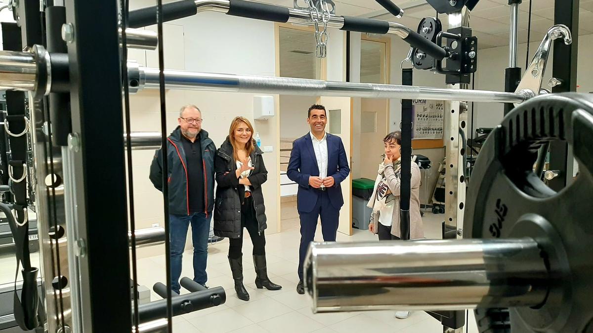 López durante la visita a las instalaciones del campus pontevedrés.