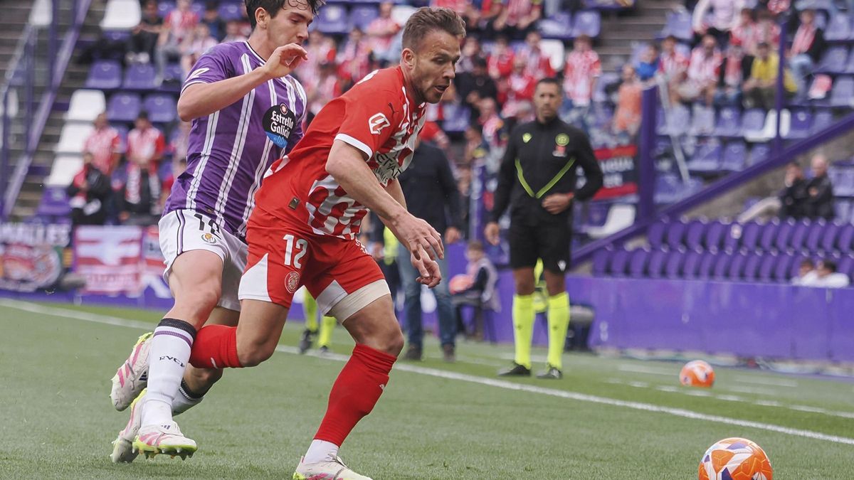 Arthur lluita una pilota en el partit a Valladolid del curs passat.