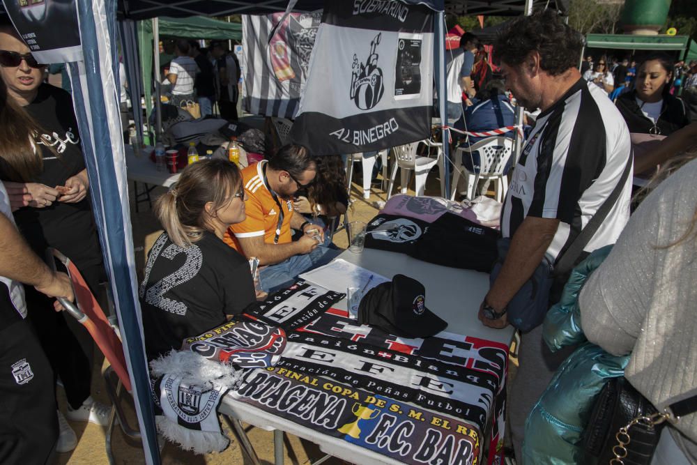 El FC Cartagena celebra el día del peñista