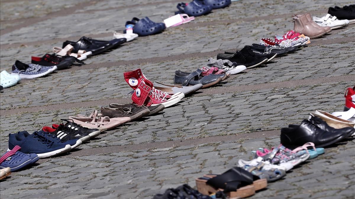 Bucharest (Romania)  03 08 2019 - Hundreds of children shoes on the pavement placed by Romanian activists during a protest against the way Romanian authorities handled the kidnapping and killing of a 15-years old girl in the southern city of Caracal  in front of the Interior Ministry Headquarters  in Bucharest  Romania  03 August 2019  People  organized by an opposition party  gathered to protest and to ask the government to answer on the failed operation of saving the kidnapped teenage girl  who manage to call three times the 112 emergency number  According to official figures  in Romania  in 2018  4000 minors were declared missing  of whom 3600 were found  The remaining 410 were not found  thus  the protest was titled   for 400   Alexandra Macesanu  a 15-year-old girl from Dobrosloveni village  Olt County  disappeared on 24 July 2019 after leaving for Caracal while hitchhiking  The 66 years-old man who was detained as suspect confessed on 28 July  in front of prosecutors  that he killed Alexandra   Today  the prosecutors make public the fact that forensic biologic evidence found at the suspect house matched Alexandra s DNA  (Protestas  Rumania  Bucarest) EFE EPA ROBERT GHEMENT