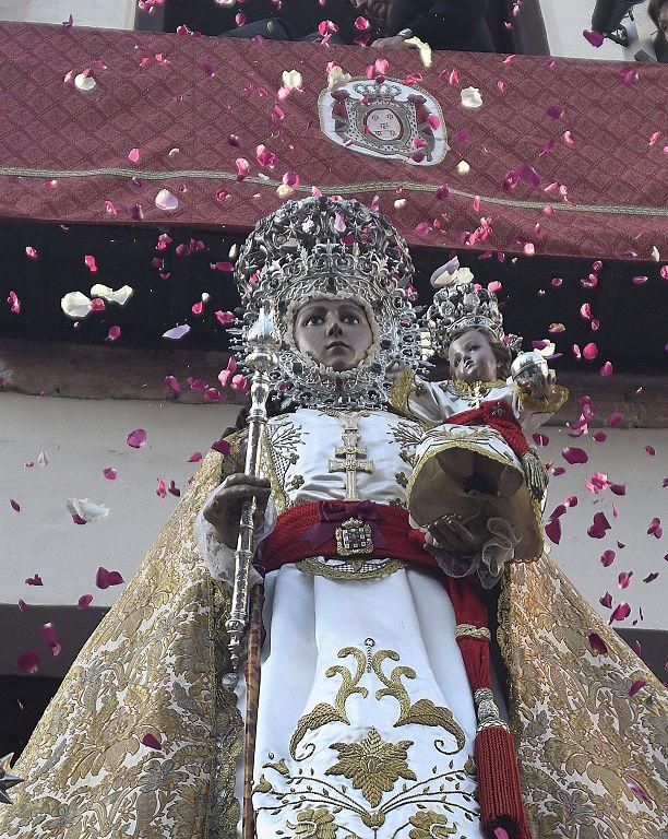 Murcia despide a la Fuensanta con flores y emoción