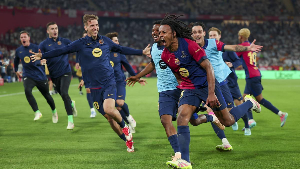 Jules Koundé celebrando el gol que dio la Copa del Rey al Barça la pasada temporada