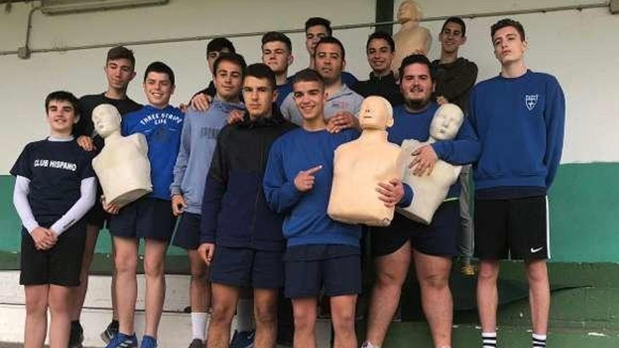 La cantera del Hispano recibe un curso de reanimación cardiopulmonar