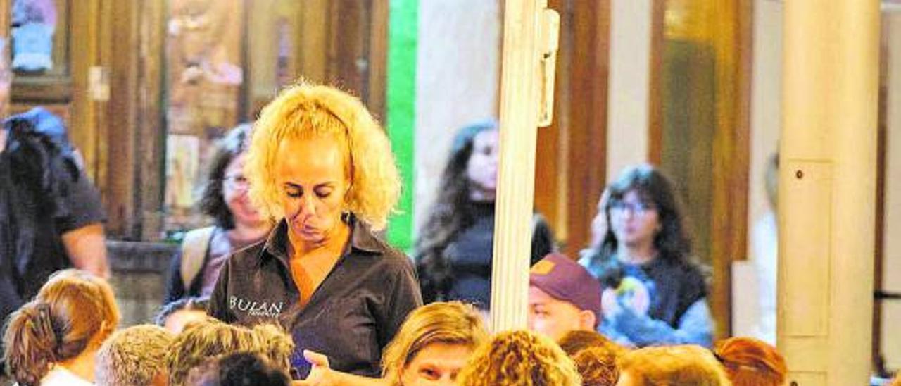 Varios grupos cenan en una terraza de Santa Cruz de Tenerife. | | CARSTEN W. LAURITSEN