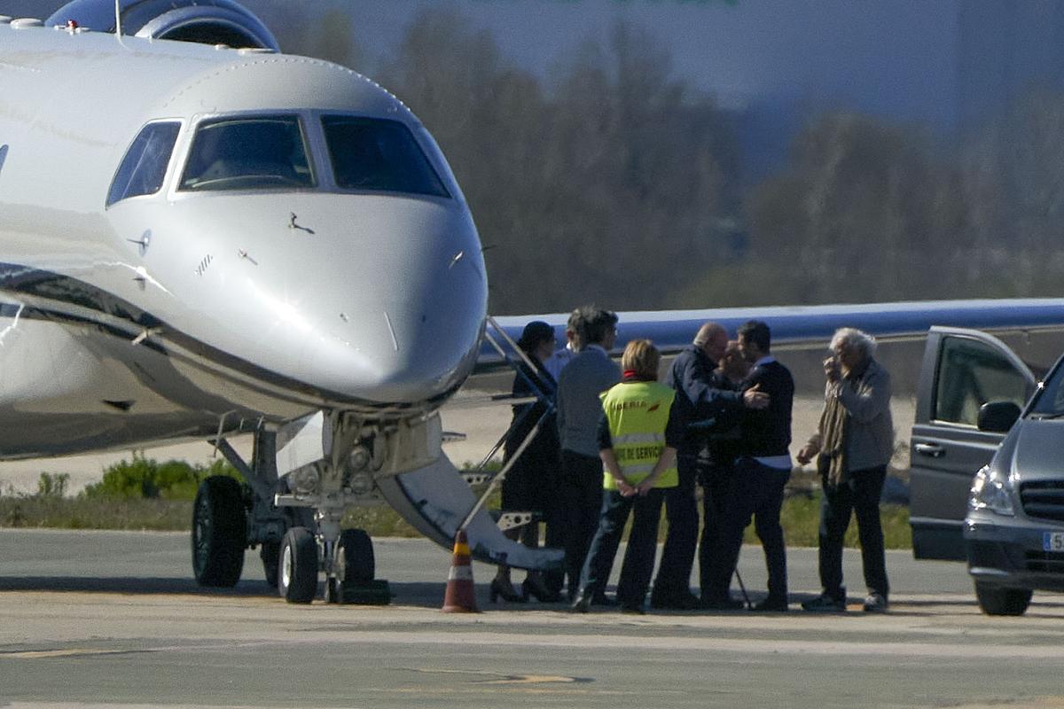 El rey emérito Juan Carlos llega a Vitoria en un avión privado