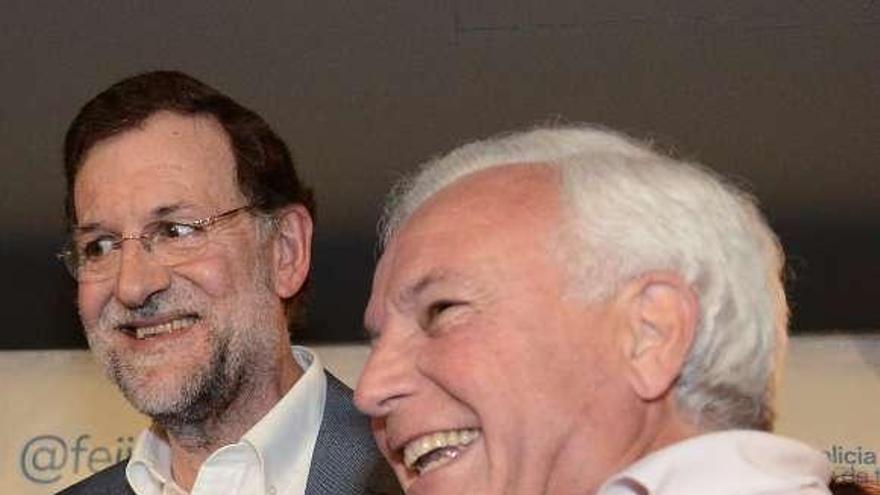 Rajoy con José Luis Baltar, ayer, durante un acto del PP. / brais lorenzo