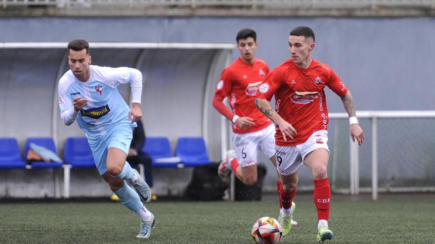 La falta de colmillo deja al Arosa sin dos puntos en A Estrada (1-1)