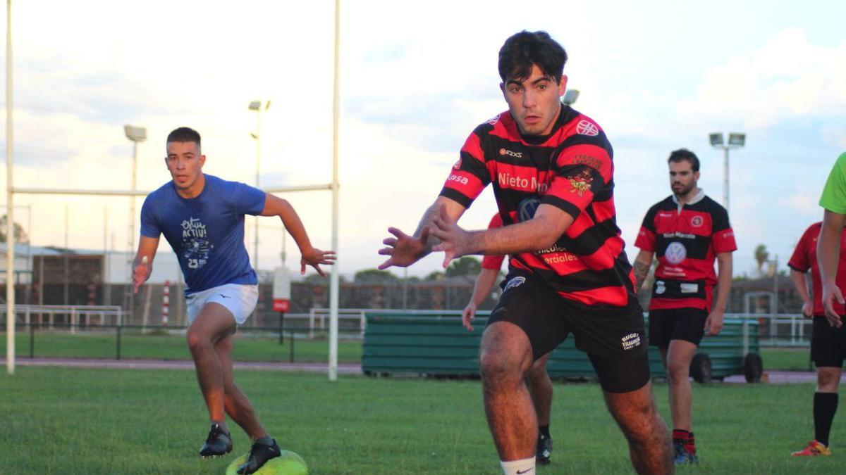 El Club de Rugby Badajoz, en acción durante un entrenamiento