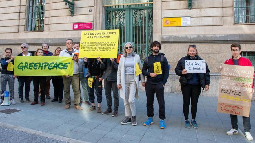 Concentración «no violenta» por el proceso judicial a Rebelión Científica