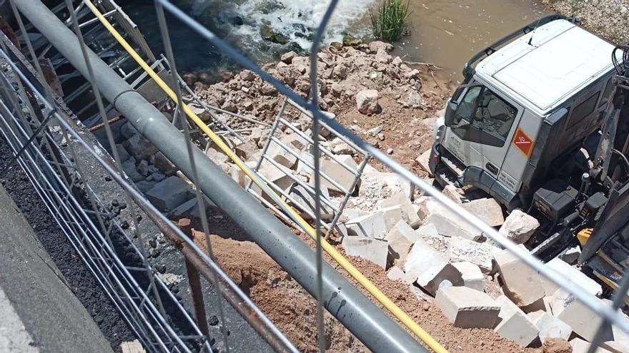 Nuevo desprendimiento en puente sobre la N-110 en San Esteban de Gormaz (Soria): &quot;El tajamar que se repara se viene abajo&quot;