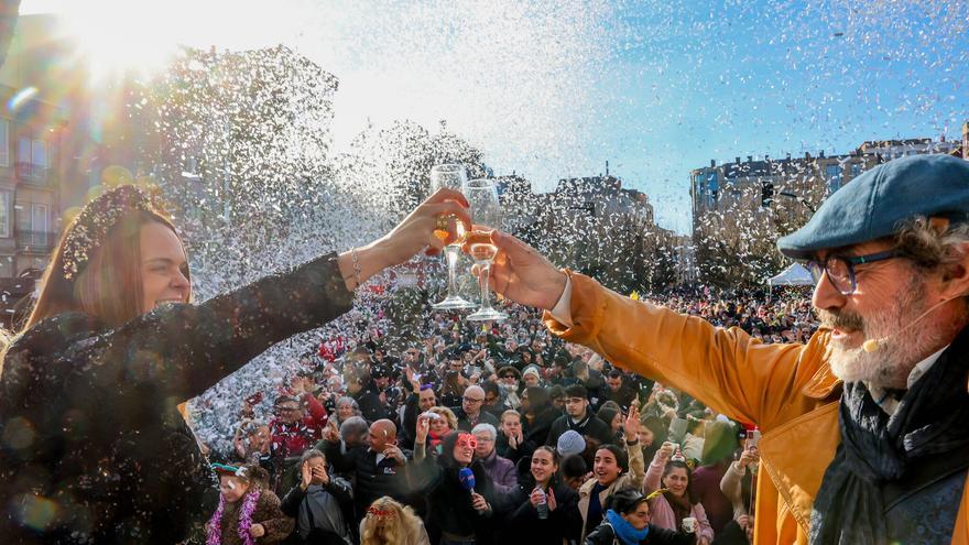Vilagarcía celebra los 25 años de la Toma das Uvas con otro fiestón para 4.000 asistentes