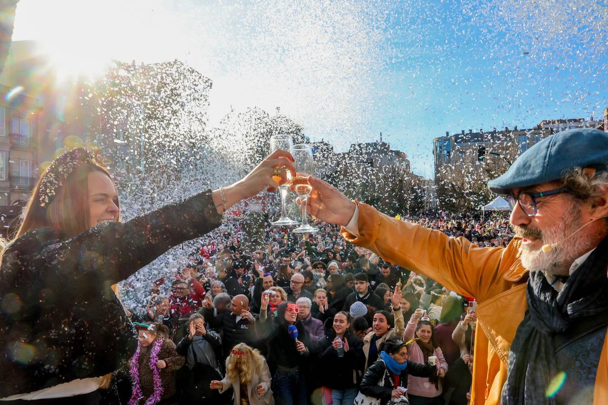 Las fotos de las campanadas anticipadas en Vilagarcía 2025 Las fotos de las campanadas anticipadas en Vilagarcía 2025