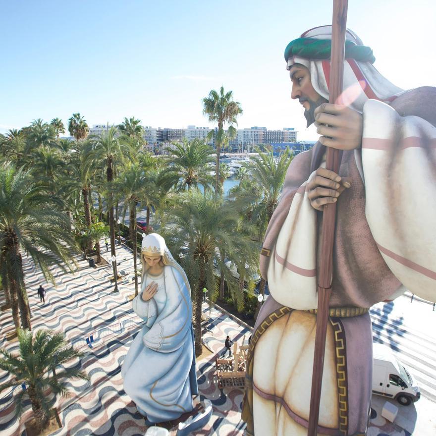 Alicante planta en la Explanada el Belén gigante