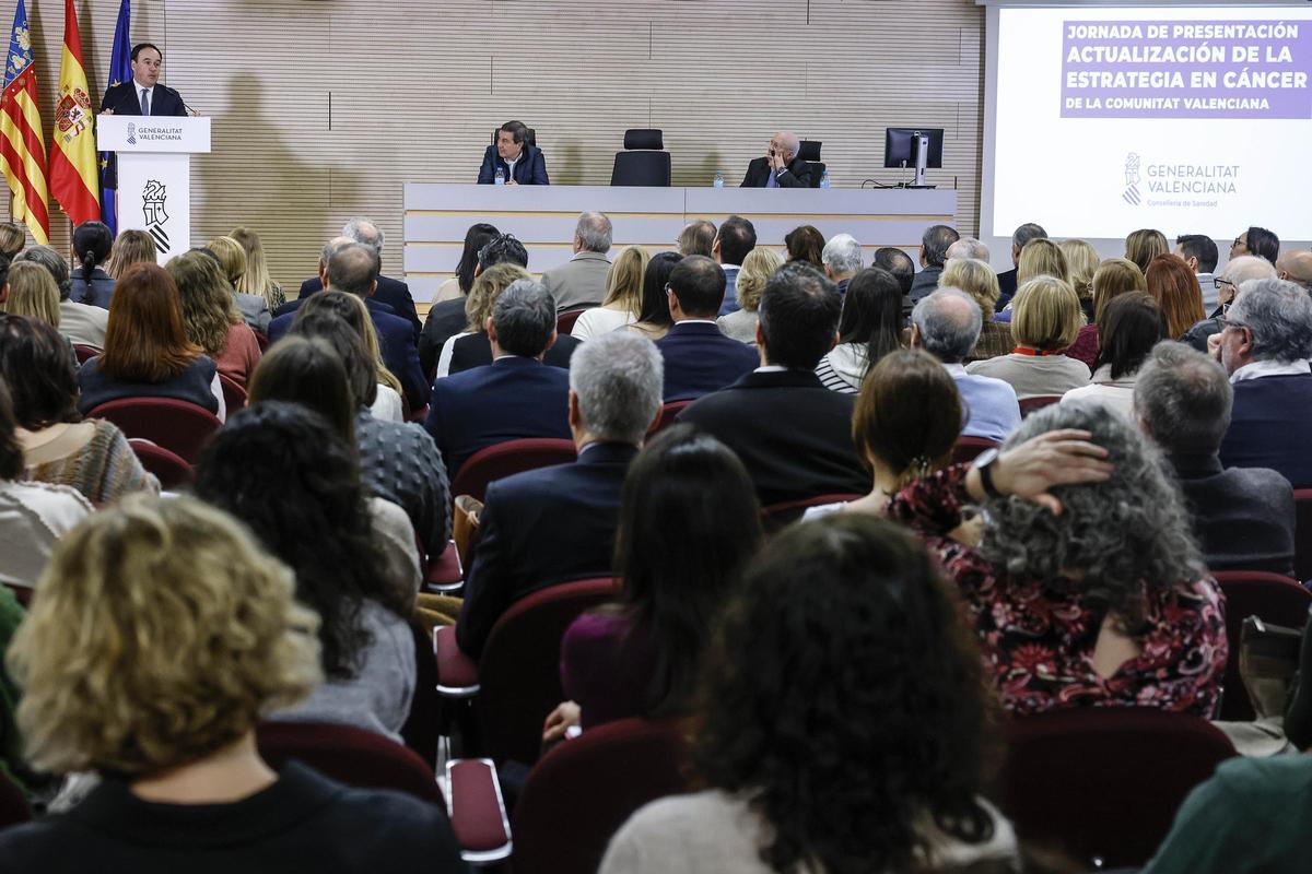 El presidente de la Generalitat valenciana, Juanfran Pérez Llorca interviene en la presentación de la estrategia valenciana del cáncer.