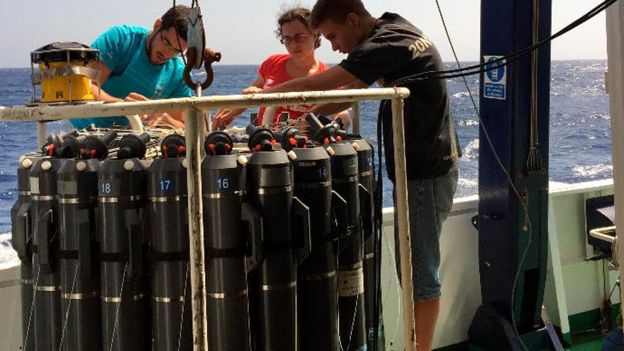 Investigadores a bordo del buque oceanográfico &#039;Ángeles Alvariño&#039;.