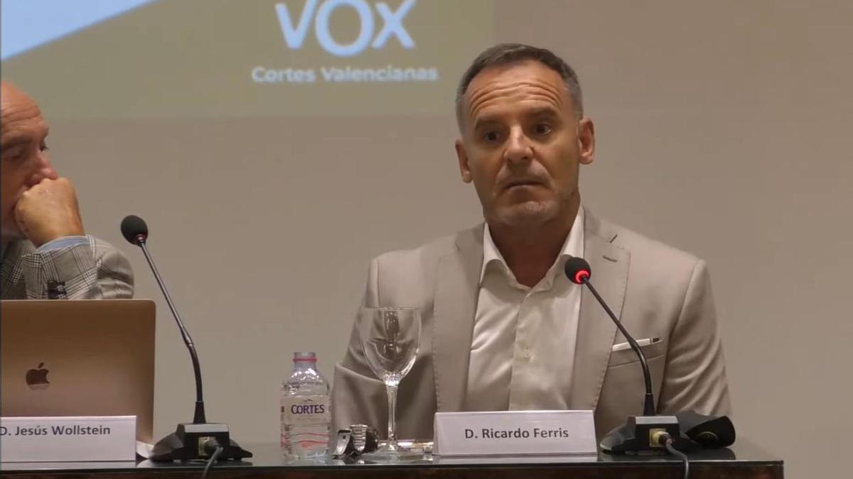 Ricardo Ferris, el inspector valenciano cesado por sus comentarios racistas en un acto de Vox.