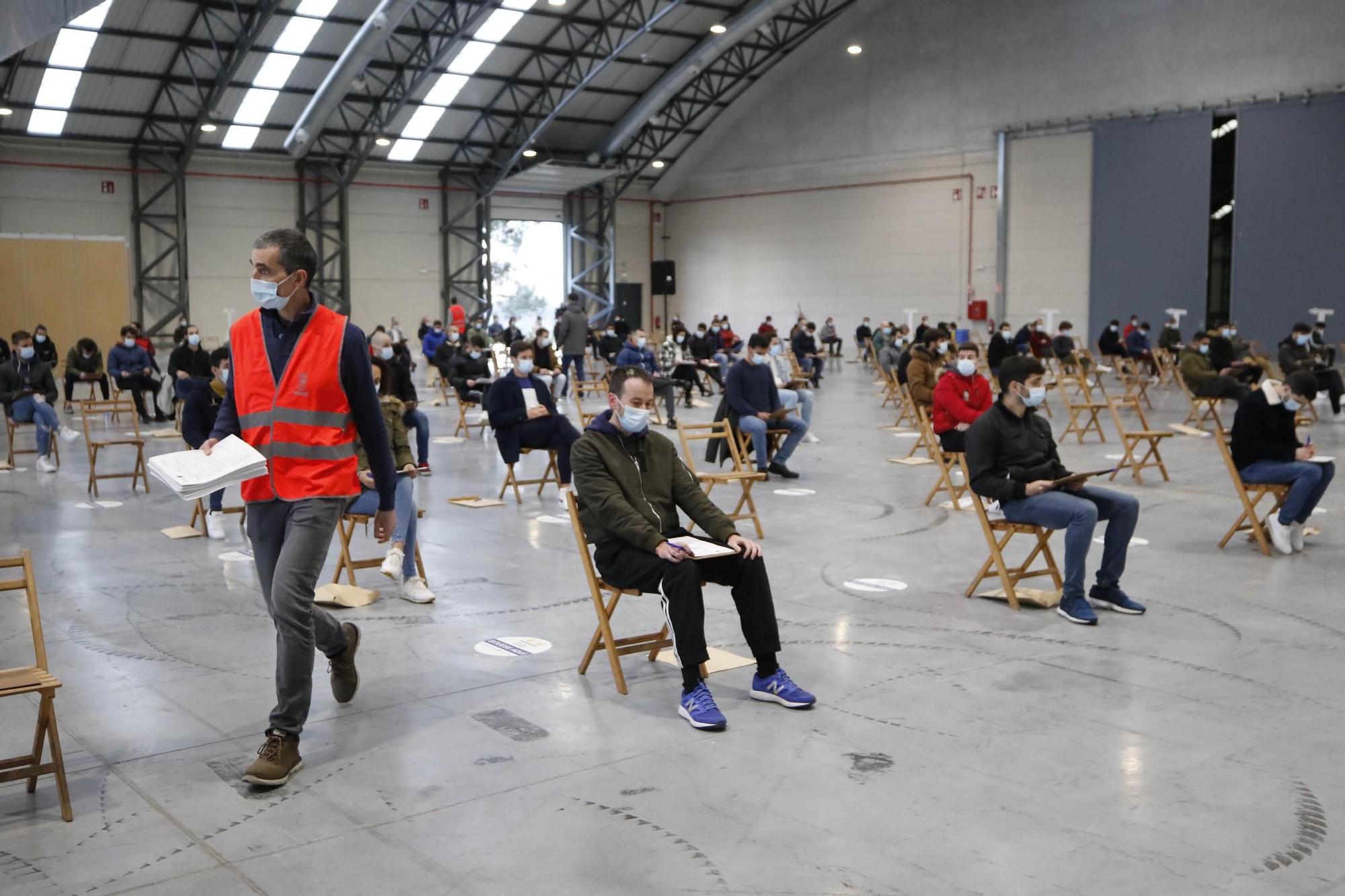 Los futuros bomberos de Vigo pasan a examen