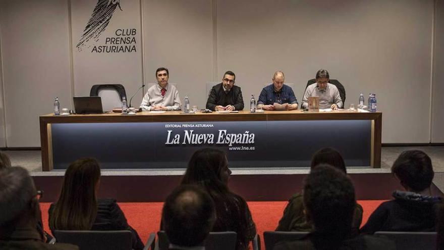 De izquierda a derecha, Alfonso García Leal, Víctor Celemín, Miguel Fernández y Roberto Sánchez Ramos, durante la presentación de &quot;El expediente Altamirano&quot;.