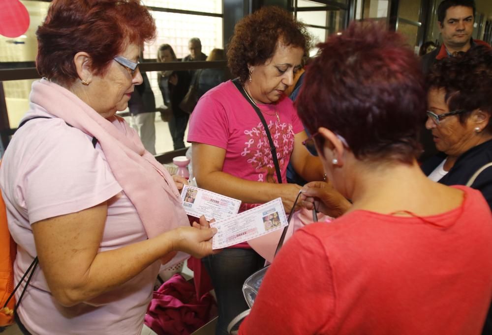 Meixoeiro lanza globos para solidarizarse en la lucha contra el cáncer // A.Villar