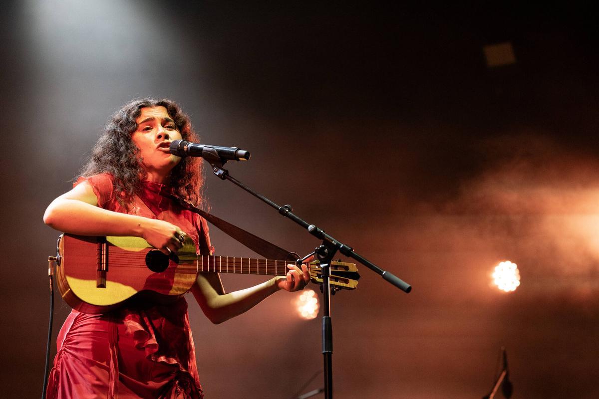 Silvana Estrada cautiva a Les Nits Occident