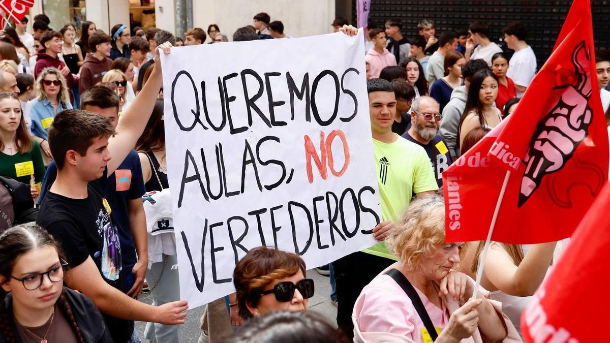El conflicto laboral de las limpiadoras de institutos