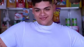 Antonio Moreno, el joven quiosquero andaluz: "He aprendido con los niños, he puesto esfuerzo en comprender cómo se expresan sin hablar demasiado"