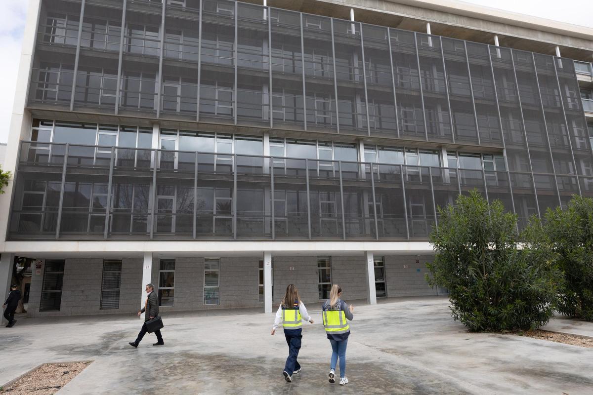 Fachada principal de la sede de los juzgados de Ibiza.