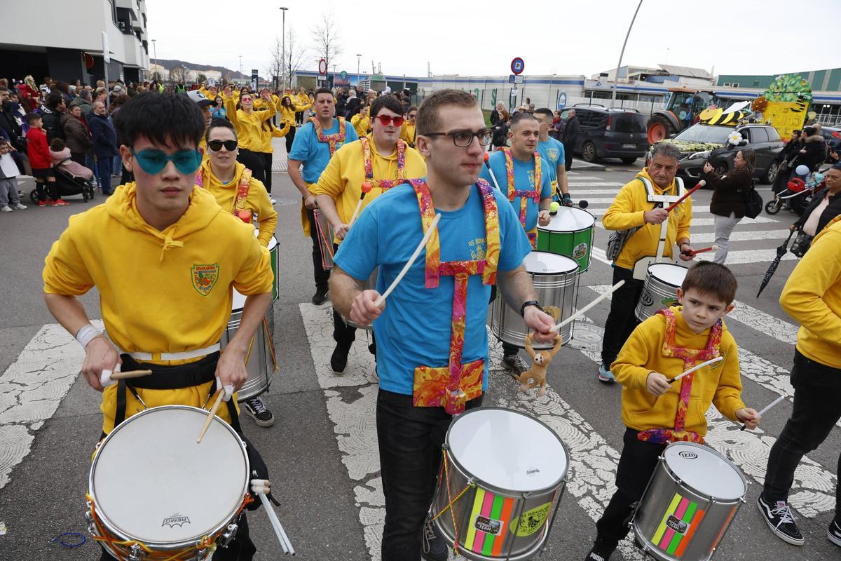 El desfile del Antroxu en la zona oeste de Gijón, en imágenes