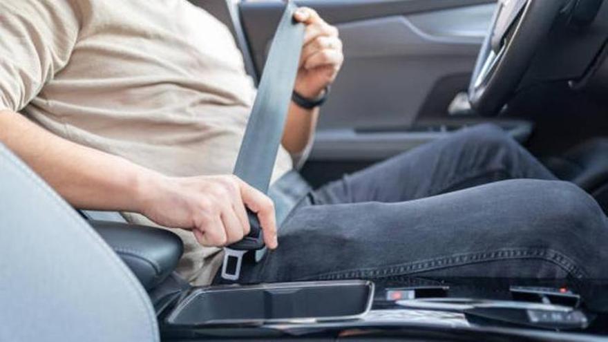 Taxistas, repartidores y profesores de autoescuela deberán usar el cinturón obligatoriamente