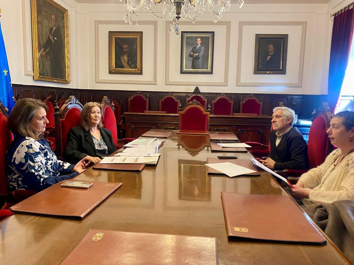 Maria Velasco, Gaspar Llamazares y Cristina Pontón.