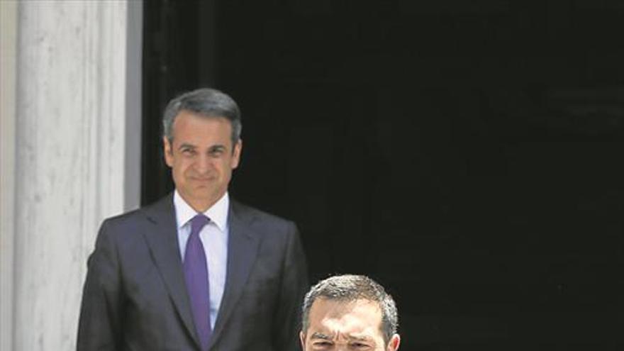 Mitsotakis toma el relevo y promete «cambiar el país»