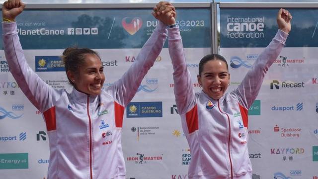 Maria Corbera y Antía Jácome, tras lograr la medalla de plata. // RFEP