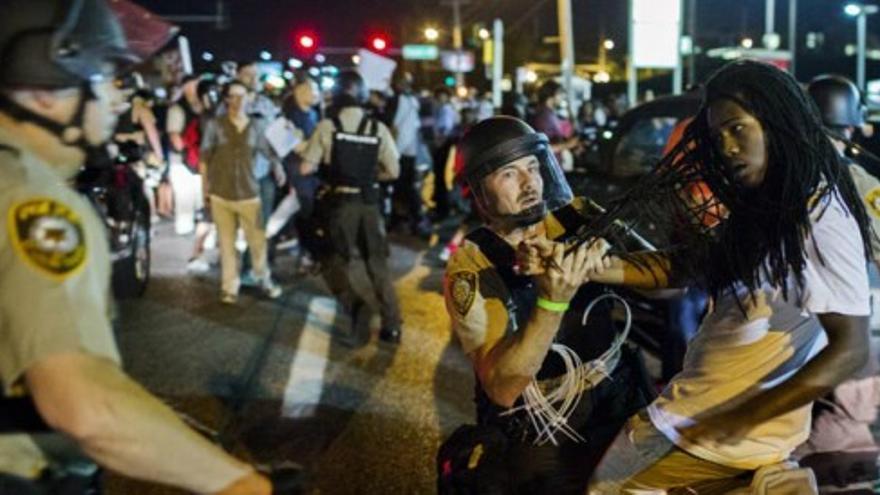 Tensión en Ferguson en el segundo día de protestas