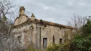 Cuatro jóvenes quedan atrapados en el Hospital Vell de Esparraguera tras el derrumbe de la estructura