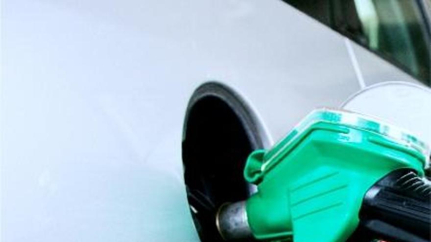 Deu benzineres gironines venen el gasoil per sota de l&#039;euro el litre