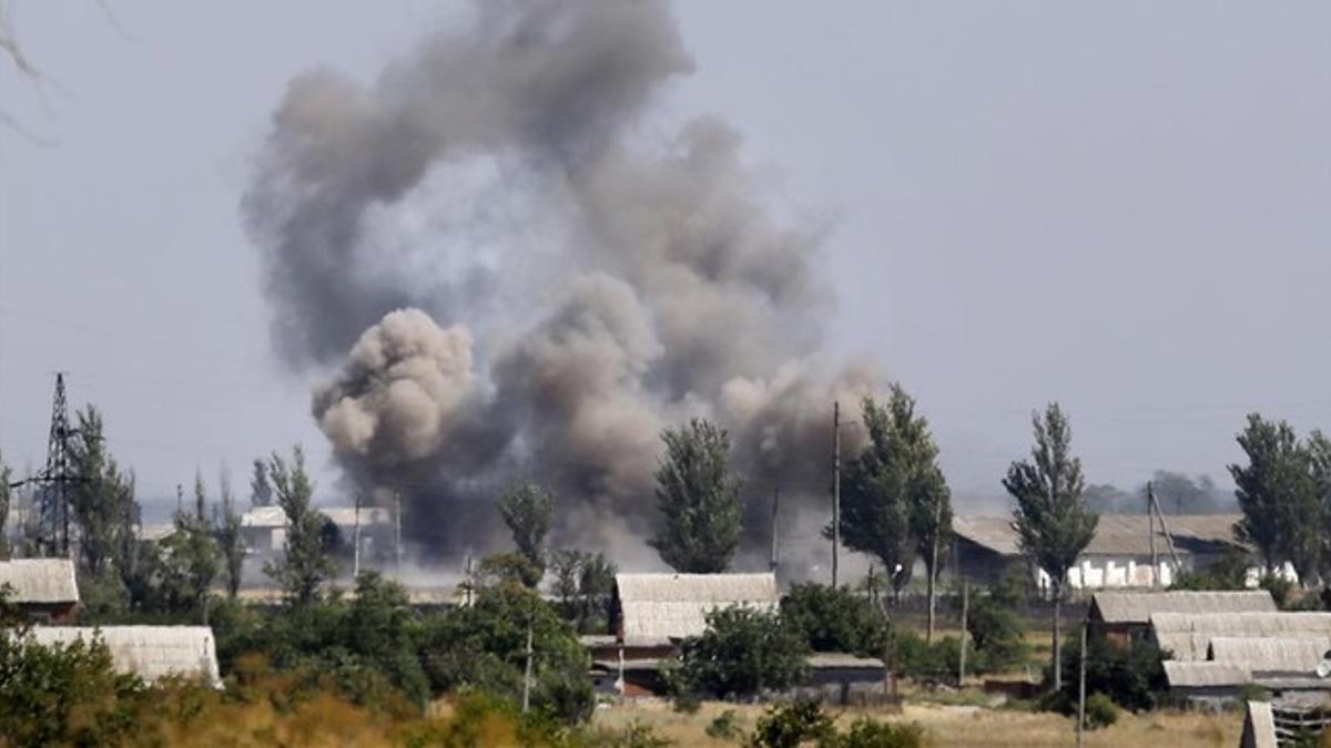 Bombardeos de las tropas prorrusas sobre la ciudad de Novoazovsk.