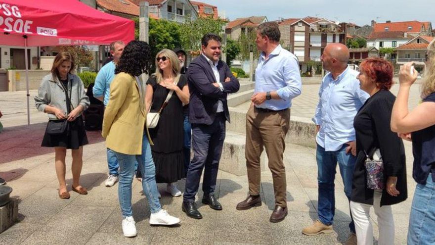 Visita de Besteiro a Poio. | // FDV