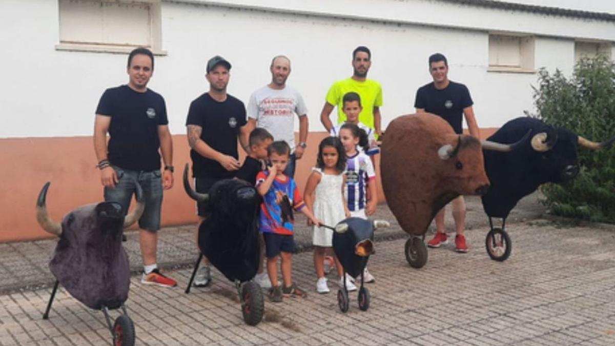 Los carretones, preparados para hacer disfrutar a los pequeños en Manganeses. | E. P.