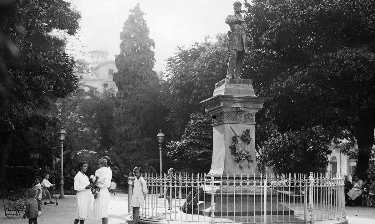 Monumento a Méndez Núñez en La Alameda 1920 -1936